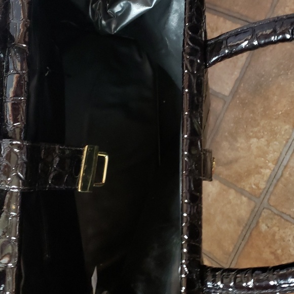 Mitzi Alligator Texture Black/Gold Handbag - Picture 4 of 8